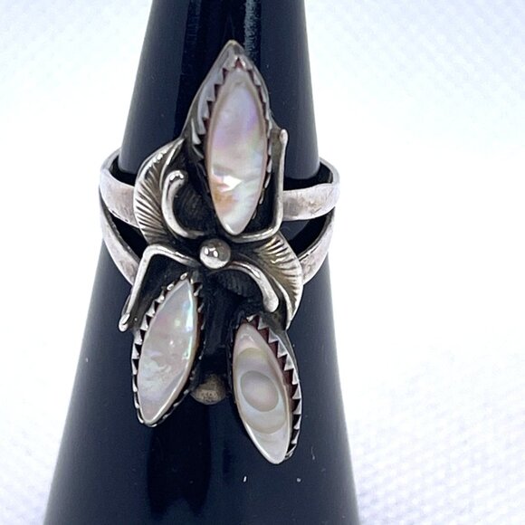 Native American Statement Signed LW Silver Mother Of Pearl Shell Ring Sz 5.5 VTG - Picture 1 of 16